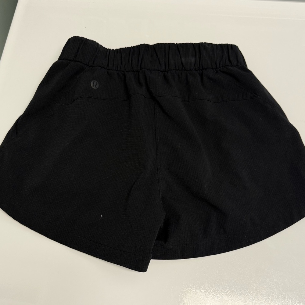 lululemon athletica Black Mid Waist Women's Shorts - Picture 2 of 5